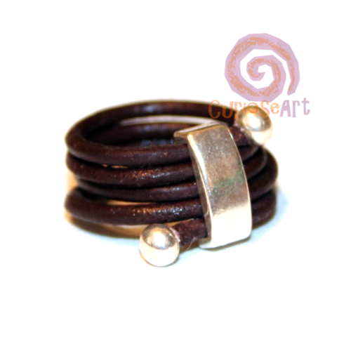 Bisutería-Curioseart-Anillo-cinco-vueltas-marron-chocolate