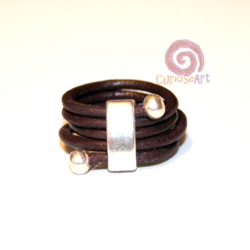 Bisutería-Curioseart-Anillo-cinco-vueltas-marron-chocolate