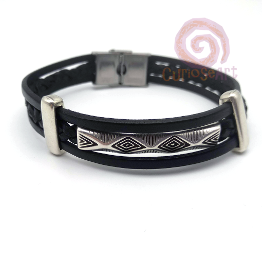 Bisuteria-Curioseart-Pulsera-cuero-negro-con-pasador-decorado